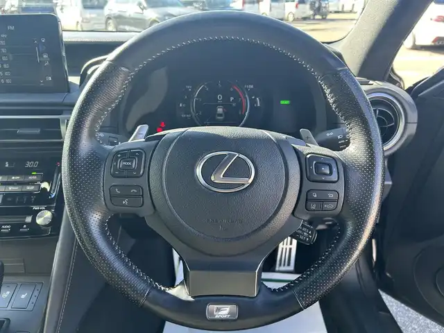 レクサス ＩＳ 300h Fスポーツ 和歌山県 2021(令3)年 5.6万km ソニッククロム 純正12.3インチナビ/フルセグTV/Bluetooth/CD/DVD/USB/バックカメラ/ビルトインETC2.0/ドライブレコーダー/レクサスセーフティセンス/BSM/レーダークルーズコントロール/サンルーフ/革巻きステアリング/ステアリングスイッチ/ステアリングヒーター/レザーシート/前席パワーシート/前席シートヒーター/三眼LEDヘッドライト/オートライト/アダプティブハイビーム/オートワイパー/純正19インチAW/プッシュスタート/スマートキー/スペアキー/カードキー