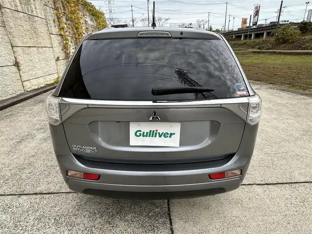 三菱 アウトランダー ＰＨＥＶ G ナビパッケージ 長崎県 2013(平25)年 10万km チタニウムグレーメタリック 純正メモリナビ/（CD/DVD/BT/フルセグ）/バックカメラ/衝突軽減システム/レーンアシスト/レーダークルーズ/ETC/パドルシフト/ハーフレザーシート/ドライブレコーダー/オートライト/ステアリングスイッチ/純正18インチAW/充電ケーブル有り