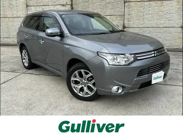 三菱 アウトランダー ＰＨＥＶ G ナビパッケージ 長崎県 2013(平25)年 10万km チタニウムグレーメタリック 純正メモリナビ/（CD/DVD/BT/フルセグ）/バックカメラ/衝突軽減システム/レーンアシスト/レーダークルーズ/ETC/パドルシフト/ハーフレザーシート/ドライブレコーダー/オートライト/ステアリングスイッチ/純正18インチAW/充電ケーブル有り