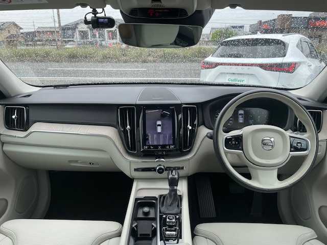ボルボ ＸＣ６０ T5 AWD インスクリプション 三重県 2019(令1)年 3.1万km 黒 メーカーオプション/・パノラマサンルーフ/4WD/ターボ/車間警告装置/衝突軽減ブレーキ/車線逸脱防止支援システム/クルーズコントロール/クリアランスソナー/純正ナビ/フルセグTV/【CD/Bluetooth/ipod】/全周囲カメラ/ビルトインETC/前後ドライブレコーダー/ヘッドアップディスプレイ/パワーバックドア/レザーシート/D/N席パワーシート/D/N席シートベンチレーション/全席シートヒーター/ステアリングヒーター/オートライト/LEDライト/265/55R19インチ純正AW/エンジンスタートボタン/スマートキー/スペアキー/フロアマット