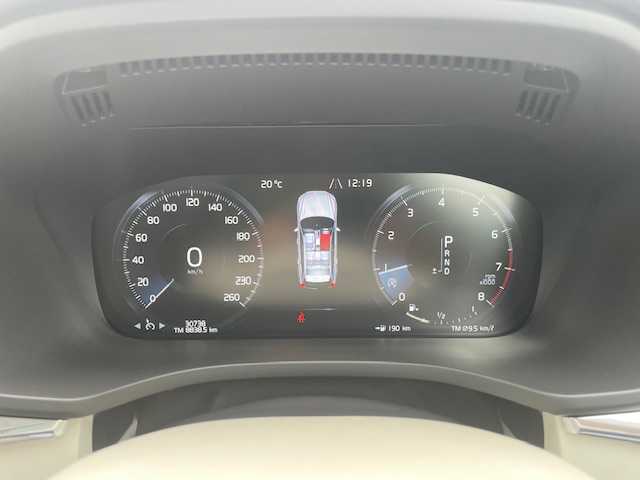 ボルボ ＸＣ６０ T5 AWD インスクリプション 三重県 2019(令1)年 3.1万km 黒 メーカーオプション/・パノラマサンルーフ/4WD/ターボ/車間警告装置/衝突軽減ブレーキ/車線逸脱防止支援システム/クルーズコントロール/クリアランスソナー/純正ナビ/フルセグTV/【CD/Bluetooth/ipod】/全周囲カメラ/ビルトインETC/前後ドライブレコーダー/ヘッドアップディスプレイ/パワーバックドア/レザーシート/D/N席パワーシート/D/N席シートベンチレーション/全席シートヒーター/ステアリングヒーター/オートライト/LEDライト/265/55R19インチ純正AW/エンジンスタートボタン/スマートキー/スペアキー/フロアマット