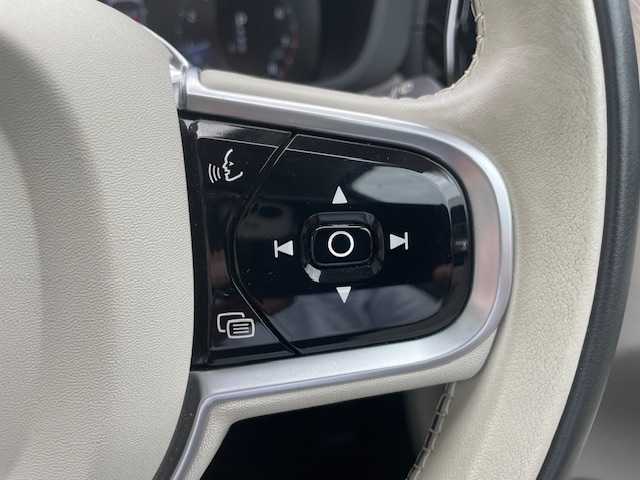 ボルボ ＸＣ６０ T5 AWD インスクリプション 三重県 2019(令1)年 3.1万km 黒 メーカーオプション/・パノラマサンルーフ/4WD/ターボ/車間警告装置/衝突軽減ブレーキ/車線逸脱防止支援システム/クルーズコントロール/クリアランスソナー/純正ナビ/フルセグTV/【CD/Bluetooth/ipod】/全周囲カメラ/ビルトインETC/前後ドライブレコーダー/ヘッドアップディスプレイ/パワーバックドア/レザーシート/D/N席パワーシート/D/N席シートベンチレーション/全席シートヒーター/ステアリングヒーター/オートライト/LEDライト/265/55R19インチ純正AW/エンジンスタートボタン/スマートキー/スペアキー/フロアマット