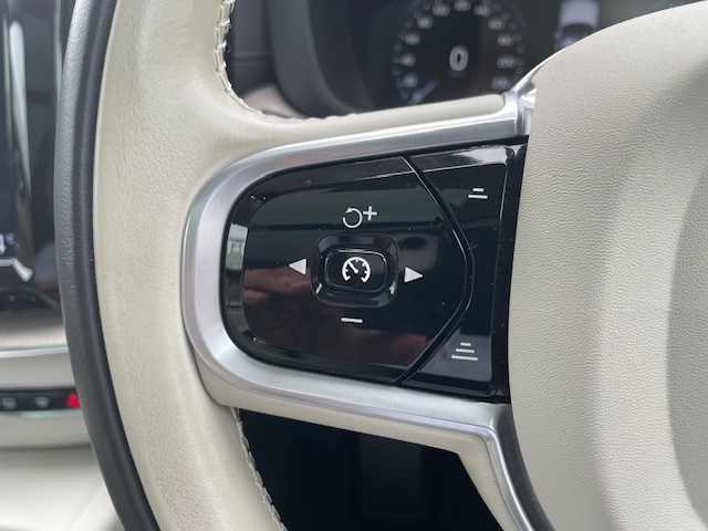 ボルボ ＸＣ６０ T5 AWD インスクリプション 三重県 2019(令1)年 3.1万km 黒 メーカーオプション/・パノラマサンルーフ/4WD/ターボ/車間警告装置/衝突軽減ブレーキ/車線逸脱防止支援システム/クルーズコントロール/クリアランスソナー/純正ナビ/フルセグTV/【CD/Bluetooth/ipod】/全周囲カメラ/ビルトインETC/前後ドライブレコーダー/ヘッドアップディスプレイ/パワーバックドア/レザーシート/D/N席パワーシート/D/N席シートベンチレーション/全席シートヒーター/ステアリングヒーター/オートライト/LEDライト/265/55R19インチ純正AW/エンジンスタートボタン/スマートキー/スペアキー/フロアマット