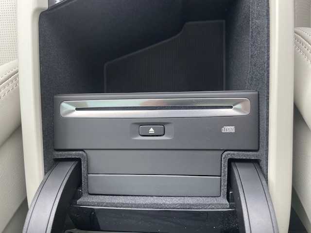 ボルボ ＸＣ６０ T5 AWD インスクリプション 三重県 2019(令1)年 3.1万km 黒 メーカーオプション/・パノラマサンルーフ/4WD/ターボ/車間警告装置/衝突軽減ブレーキ/車線逸脱防止支援システム/クルーズコントロール/クリアランスソナー/純正ナビ/フルセグTV/【CD/Bluetooth/ipod】/全周囲カメラ/ビルトインETC/前後ドライブレコーダー/ヘッドアップディスプレイ/パワーバックドア/レザーシート/D/N席パワーシート/D/N席シートベンチレーション/全席シートヒーター/ステアリングヒーター/オートライト/LEDライト/265/55R19インチ純正AW/エンジンスタートボタン/スマートキー/スペアキー/フロアマット