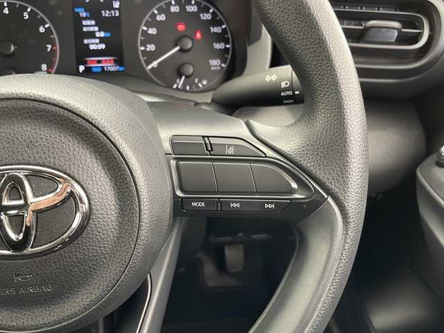 トヨタ ヤリス X 愛知県 2020(令2)年 1.7万km シルバーM 衝突被害軽減ブレーキ/純正７インチSDナビ　ナビあり/Bluetooth/バックカメラ/コーナーセンサー/オートマチックハイビーム/ドライブレコーダー/ステアリングスイッチ/スマートキー/プッシュスタート/横滑り防止装置/レーンキープアシスト/オートライト