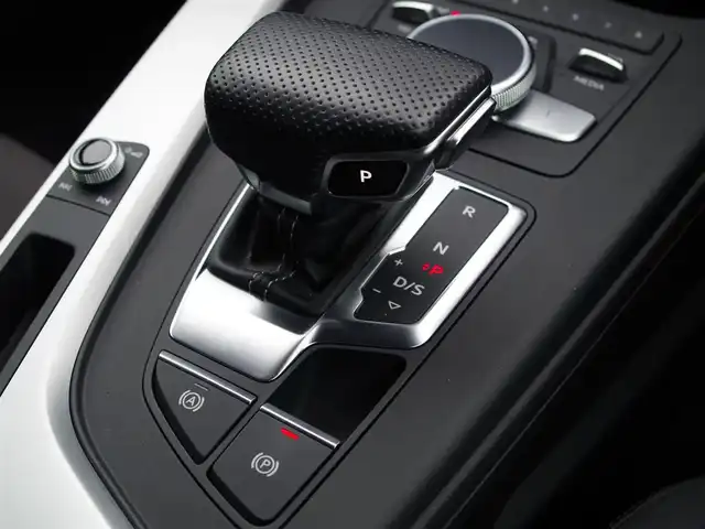 アウディ Ａ５ SB2．0TFSI Q スポーツ 埼玉県 2018(平30)年 3.5万km グレイシアホワイトメタリック ブラックハーフレザーシート /アダプティブクルーズコントロール /バーチャルコックピット /CarPlay /パークセンサー /バックカメラ /純正ナビ /ETC /ドライブレコーダー /フルセグTV /前席シートヒーター