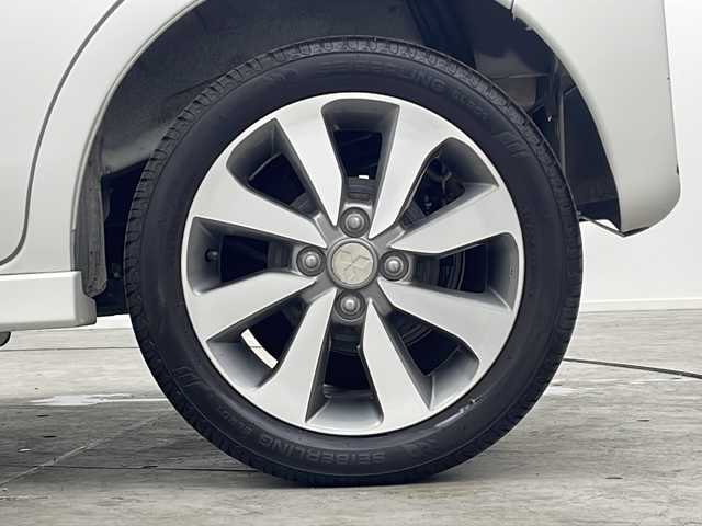 三菱 ｅＫスペース カスタムT 三重県 2014(平26)年 3.7万km シルキーホワイト 禁煙車/純正7インチナビ/・CD/DVD/Bluetooth/iPod/USB/フルセグ/AM/FM/バックカメラ/両側パワースライドドア/HIDヘッドライト/電動格納ミラー/フォグ/純正15インチアルミホイール/運転席シートヒーター