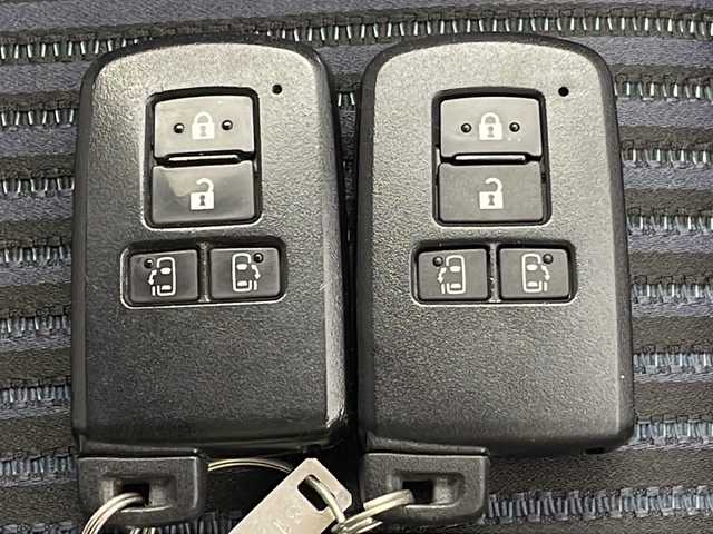 トヨタ ヴォクシー ZS 煌Ⅱ 宮城県 2017(平29)年 4.3万km ホワイトパールクリスタルシャイン 純正フリップダウンモニター/Toyota Safety Sense C/・プリクラッシュセーフティ	/・レーンディパーチャーアラート	/・オートマチックハイビーム	/バックカメラ/純正9型ナビ/・SD.CD.DVD.SD/フルセグTV/両側パワースライドドア/ステアリングスイッチ/革巻ステアリング/LEDヘッドライト/LEDフォグランプ/横滑り防止装置/アイドリングストップ/プッシュスタート/スマートキー/純正16inAW/純正フロアマット/ロールサンシェード/////////