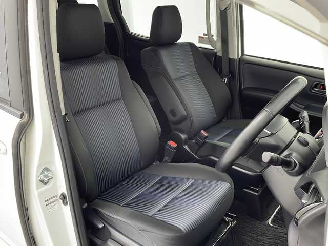 トヨタ ヴォクシー ZS 煌Ⅱ 宮城県 2017(平29)年 4.3万km ホワイトパールクリスタルシャイン 純正フリップダウンモニター/Toyota Safety Sense C/・プリクラッシュセーフティ	/・レーンディパーチャーアラート	/・オートマチックハイビーム	/バックカメラ/純正9型ナビ/・SD.CD.DVD.SD/フルセグTV/両側パワースライドドア/ステアリングスイッチ/革巻ステアリング/LEDヘッドライト/LEDフォグランプ/横滑り防止装置/アイドリングストップ/プッシュスタート/スマートキー/純正16inAW/純正フロアマット/ロールサンシェード/////////