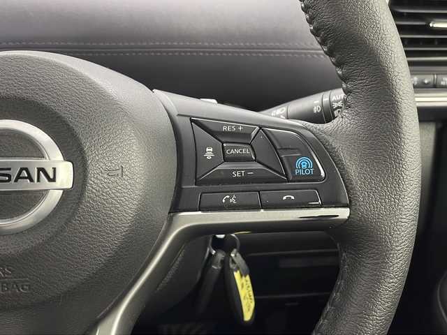 日産 セレナ e－パワー ハイウェイスター V 栃木県 2020(令2)年 3.7万km ブリリアントホワイトパール 純正10インチメーカーナビ/(CD/DVD/BT/フルセグ）/プロパイロット/・エマージェンシーブレーキ/・車線逸脱防止/・横滑り防止/・標識検知/ハンズフリースライドドア/両側パワースライドドア/インテリジェントルームミラー/ブラインドスポットモニター/フリップダウンモニター/ETC/ドライブレコーダー/ステアリングスイッチ/全方位カメラ/クリアランナソー/LEDヘッドランプ/フォグライト/プッシュスタート/スマートキー