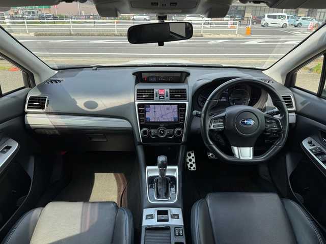 スバル レヴォーグ 1．6GT－S アイサイト 滋賀県 2014(平26)年 10.6万km クリスタルホワイトP 純正フルセグナビ/　フルセグ  Bluetooth CD DVD/バックカメラ/EyeSight Ver3/プリクラッシュブレーキ/全車速追従機能付クルーズコントロール/アクティブレーンキープ/AT誤発進抑制制御/AT後発進抑制制御/車線逸脱警報/ふらつき警報/先行車発進お知らせ/定速クルーズコントロール/パドルシフト/ETC/レザーシート（黒）/純正フロアマット/純正18インチアルミ/スマートキー×2/プッシュスタート/