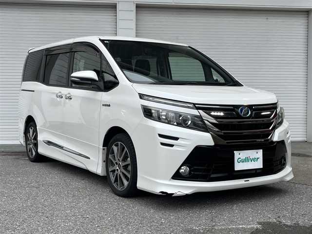 トヨタ ヴォクシー ハイブリッド V 高知県 2015(平27)年 8.3万km ホワイトパールクリスタルシャイン 純正SDナビ/フルセグテレビ/バックカメラ/クルーズコントロール/プッシュスタート/両側パワースライドドア/ETC/スマートキー/Bluetooth接続/後部座席モニター/純正フロアマット/純正15インチアルミホイール/横滑り防止装置/盗難防止装置/オートライト/LEDヘッドライト/本革巻きステアリング/ECOモード
