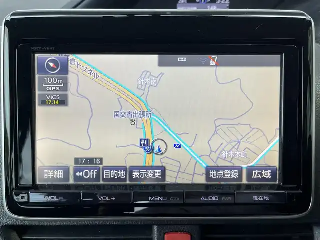 トヨタ ヴォクシー ハイブリッド V 高知県 2015(平27)年 8.3万km ホワイトパールクリスタルシャイン 純正SDナビ/フルセグテレビ/バックカメラ/クルーズコントロール/プッシュスタート/両側パワースライドドア/ETC/スマートキー/Bluetooth接続/後部座席モニター/純正フロアマット/純正15インチアルミホイール/横滑り防止装置/盗難防止装置/オートライト/LEDヘッドライト/本革巻きステアリング/ECOモード