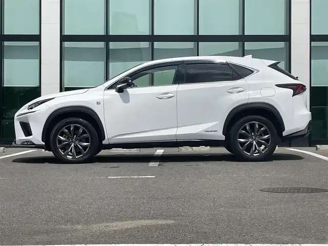 レクサス ＮＸ 300h Fスポーツ 和歌山県 2018(平30)年 2.3万km ホワイトノーヴァガラスフレーク 純正ナビ/バックカメラ/フルセグTV/BT/衝突軽減ブレーキ/レーンキープアシスト/ブラインドスポットモニター/レーダークルコン/前後コーナーセンサー/オートライト/サンルーフ/ビルトインETC2.0/ドラレコ/前席/・シートベンチレーション/・シートヒーター/・パワーシート/シートメモリー/ヘッドアップディスプレイ/ステアリングリモコン/ステアリングヒーター/パドルシフト