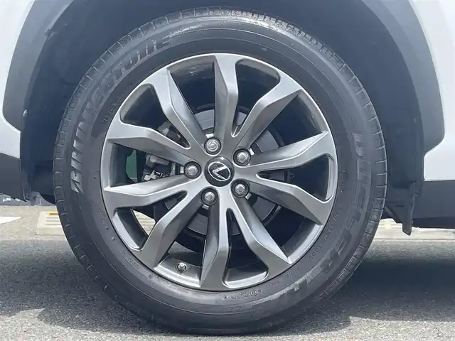 レクサス ＮＸ 300h Fスポーツ 和歌山県 2018(平30)年 2.3万km ホワイトノーヴァガラスフレーク 純正ナビ/バックカメラ/フルセグTV/BT/衝突軽減ブレーキ/レーンキープアシスト/ブラインドスポットモニター/レーダークルコン/前後コーナーセンサー/オートライト/サンルーフ/ビルトインETC2.0/ドラレコ/前席/・シートベンチレーション/・シートヒーター/・パワーシート/シートメモリー/ヘッドアップディスプレイ/ステアリングリモコン/ステアリングヒーター/パドルシフト