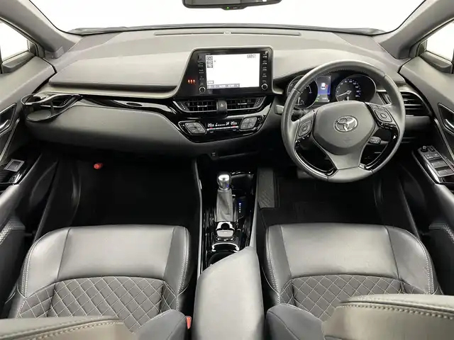 トヨタ Ｃ－ＨＲ G モード ネロセーフティプラスⅢ 岡山県 2023(令5)年 1.8万km プラチナホワイトパールマイカ ワンオーナー/パノラミックビューモニター/純正8インチディスプレイオーディオナビ/地デジフルセグ/Bluetooth/AppleCarPlay/USB/シートヒーター/ブラインドスポットモニター/トヨタセーフティセンス/レーダークルーズコントロール/LEDヘッドライト/フォグランプ/コーナーセンサー/純正18インチアルミホイール/ビルトインETC/前後ドライブレコーダー/純正フロアマット/プッシュスタート /スマートキー