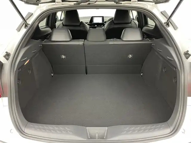 トヨタ Ｃ－ＨＲ G モード ネロセーフティプラスⅢ 岡山県 2023(令5)年 1.8万km プラチナホワイトパールマイカ ワンオーナー/パノラミックビューモニター/純正8インチディスプレイオーディオナビ/地デジフルセグ/Bluetooth/AppleCarPlay/USB/シートヒーター/ブラインドスポットモニター/トヨタセーフティセンス/レーダークルーズコントロール/LEDヘッドライト/フォグランプ/コーナーセンサー/純正18インチアルミホイール/ビルトインETC/前後ドライブレコーダー/純正フロアマット/プッシュスタート /スマートキー
