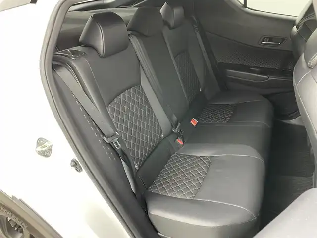 トヨタ Ｃ－ＨＲ G モード ネロセーフティプラスⅢ 岡山県 2023(令5)年 1.8万km プラチナホワイトパールマイカ ワンオーナー/パノラミックビューモニター/純正8インチディスプレイオーディオナビ/地デジフルセグ/Bluetooth/AppleCarPlay/USB/シートヒーター/ブラインドスポットモニター/トヨタセーフティセンス/レーダークルーズコントロール/LEDヘッドライト/フォグランプ/コーナーセンサー/純正18インチアルミホイール/ビルトインETC/前後ドライブレコーダー/純正フロアマット/プッシュスタート /スマートキー