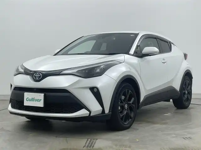 トヨタ Ｃ－ＨＲ G モード ネロセーフティプラスⅢ 岡山県 2023(令5)年 1.8万km プラチナホワイトパールマイカ ワンオーナー/パノラミックビューモニター/純正8インチディスプレイオーディオナビ/地デジフルセグ/Bluetooth/AppleCarPlay/USB/シートヒーター/ブラインドスポットモニター/トヨタセーフティセンス/レーダークルーズコントロール/LEDヘッドライト/フォグランプ/コーナーセンサー/純正18インチアルミホイール/ビルトインETC/前後ドライブレコーダー/純正フロアマット/プッシュスタート /スマートキー