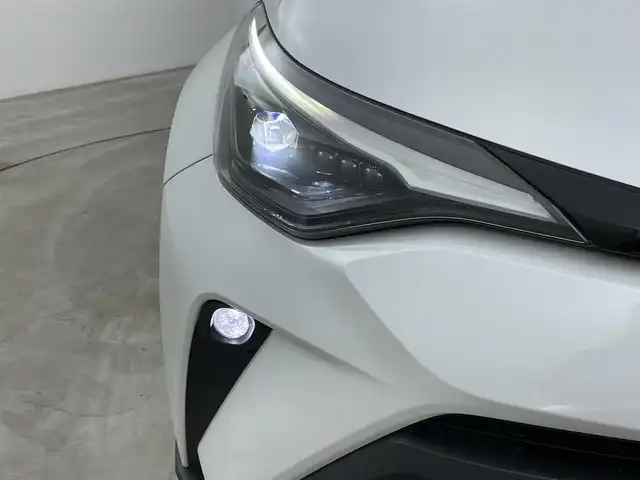 トヨタ Ｃ－ＨＲ G モード ネロセーフティプラスⅢ 岡山県 2023(令5)年 1.8万km プラチナホワイトパールマイカ ワンオーナー/パノラミックビューモニター/純正8インチディスプレイオーディオナビ/地デジフルセグ/Bluetooth/AppleCarPlay/USB/シートヒーター/ブラインドスポットモニター/トヨタセーフティセンス/レーダークルーズコントロール/LEDヘッドライト/フォグランプ/コーナーセンサー/純正18インチアルミホイール/ビルトインETC/前後ドライブレコーダー/純正フロアマット/プッシュスタート /スマートキー