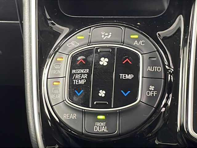 トヨタ エスクァイア Gi 埼玉県 2015(平27)年 9.1万km 黒 純正9インチナビ/バックカメラ/両側パワースライドドア/サンルーフ/ビルトインＥＴＣ2.0/シートーヒータ/オートマチックハイビーム/セーフティレーダー/前後ドラレコ/フルセグＴＶ　/Bluetouth