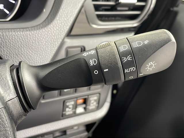 トヨタ エスクァイア Gi 埼玉県 2015(平27)年 9.1万km 黒 純正9インチナビ/バックカメラ/両側パワースライドドア/サンルーフ/ビルトインＥＴＣ2.0/シートーヒータ/オートマチックハイビーム/セーフティレーダー/前後ドラレコ/フルセグＴＶ　/Bluetouth