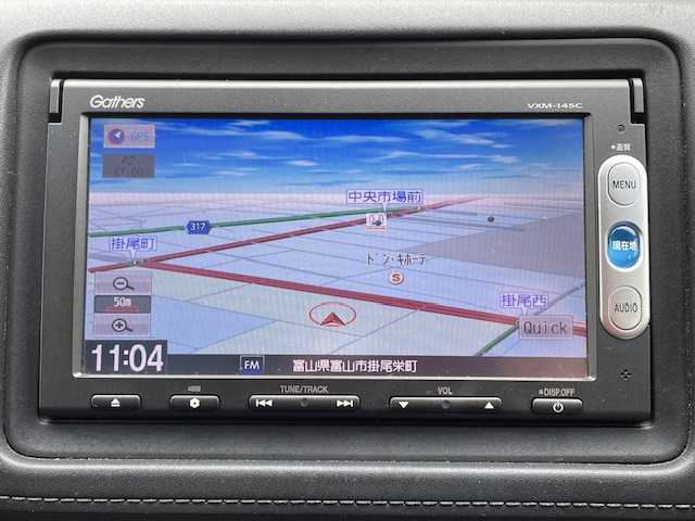 ホンダ ヴェゼル ハイブリッド X 富山県 2014(平26)年 10.4万km ミスティックグリーンパール (株)IDOMが運営する【じしゃロン富山店】の自社ローン専用車両になります。こちらは現金またはオートローンご利用時の価格です。自社ローンご希望の方は別途その旨お申し付け下さい/純正ナビ/FM/AM/TV/CD/SD/ETC/バックカメラ/シティブレーキアクティブシステム/横滑り防止/クルーズコントロール/パドルシフト/D・N席シートヒーター/LEDヘッドライト/オートライト/フォグランプ/プッシュスタート/スマートキー/取説/保証書/記録簿