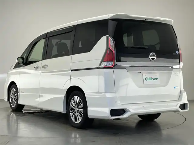 日産 セレナ ライダー プロパイロット E 愛知県 2017(平29)年 6万km ブリリアントホワイトパール 純正８型ナビ　ライダー専用エアロ　プロパイロット　禁煙　フルセグ　ブルーレイ再生　両側パワスラ　ＥＴＣ　ドラレコ　シートヒーター　衝突軽減　追従クルコン　ＬＥＤオートライト　ＡＵＴＥＣＨアルミホイール