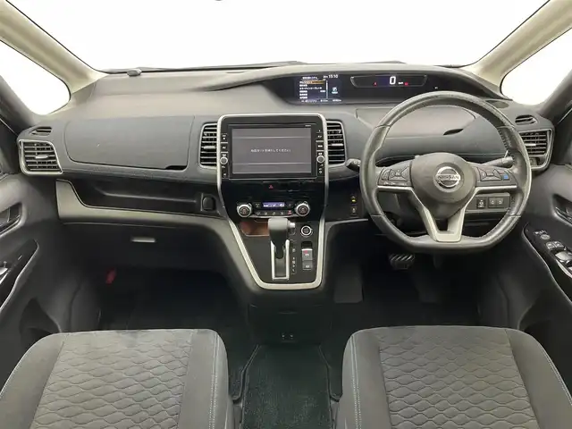 日産 セレナ ライダー プロパイロット E 愛知県 2017(平29)年 6万km ブリリアントホワイトパール 純正８型ナビ　ライダー専用エアロ　プロパイロット　禁煙　フルセグ　ブルーレイ再生　両側パワスラ　ＥＴＣ　ドラレコ　シートヒーター　衝突軽減　追従クルコン　ＬＥＤオートライト　ＡＵＴＥＣＨアルミホイール