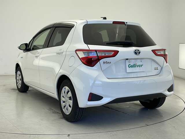 トヨタ ヴィッツ ハイブリッド F 千葉県 2017(平29)年 5.5万km スーパーホワイトⅡ 純正ナビ/・AM/FM/CD/BT/フルセグTV/バックカメラ/ビルドインETC/横滑り防止装置/電動格納ミラー/オートライト/ドライブレコーダー