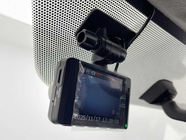 トヨタ ヴィッツ ハイブリッド F 千葉県 2017(平29)年 5.5万km スーパーホワイトⅡ 純正ナビ/・AM/FM/CD/BT/フルセグTV/バックカメラ/ビルドインETC/横滑り防止装置/電動格納ミラー/オートライト/ドライブレコーダー