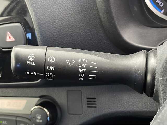 トヨタ ヴィッツ ハイブリッド F 千葉県 2017(平29)年 5.5万km スーパーホワイトⅡ 純正ナビ/・AM/FM/CD/BT/フルセグTV/バックカメラ/ビルドインETC/横滑り防止装置/電動格納ミラー/オートライト/ドライブレコーダー