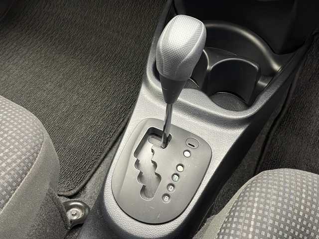 トヨタ ヴィッツ ハイブリッド F 千葉県 2017(平29)年 5.5万km スーパーホワイトⅡ 純正ナビ/・AM/FM/CD/BT/フルセグTV/バックカメラ/ビルドインETC/横滑り防止装置/電動格納ミラー/オートライト/ドライブレコーダー