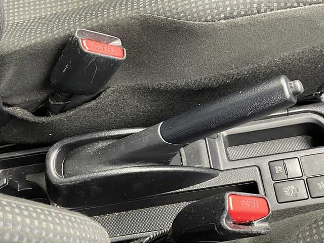 トヨタ ヴィッツ ハイブリッド F 千葉県 2017(平29)年 5.5万km スーパーホワイトⅡ 純正ナビ/・AM/FM/CD/BT/フルセグTV/バックカメラ/ビルドインETC/横滑り防止装置/電動格納ミラー/オートライト/ドライブレコーダー