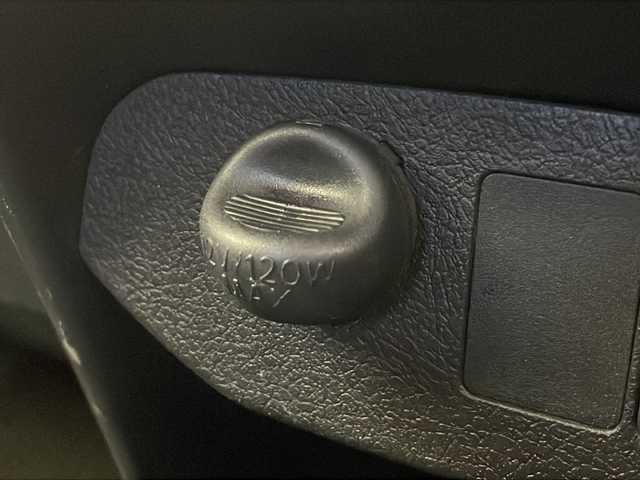 トヨタ ヴィッツ ハイブリッド F 千葉県 2017(平29)年 5.5万km スーパーホワイトⅡ 純正ナビ/・AM/FM/CD/BT/フルセグTV/バックカメラ/ビルドインETC/横滑り防止装置/電動格納ミラー/オートライト/ドライブレコーダー