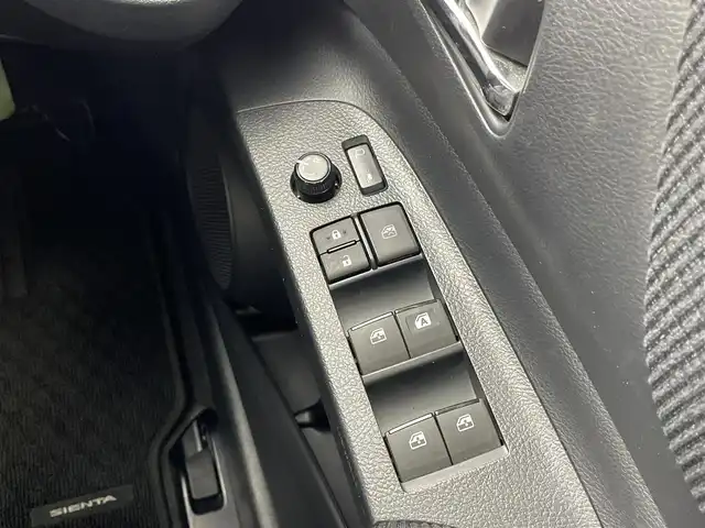 トヨタ シエンタ G クエロ 群馬県 2018(平30)年 6.2万km ブラックマイカ 禁煙車　純正７インチナビ　ビルトインＥＴＣ　アイドリングストップ　オートハイビーム　オートライト　ＬＥＤライト　両側パワースライドドア　純正フロアマット　バックカメラ　プッシュスタート　電格ミラー