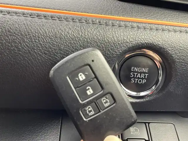 トヨタ シエンタ G クエロ 群馬県 2018(平30)年 6.2万km ブラックマイカ 禁煙車　純正７インチナビ　ビルトインＥＴＣ　アイドリングストップ　オートハイビーム　オートライト　ＬＥＤライト　両側パワースライドドア　純正フロアマット　バックカメラ　プッシュスタート　電格ミラー