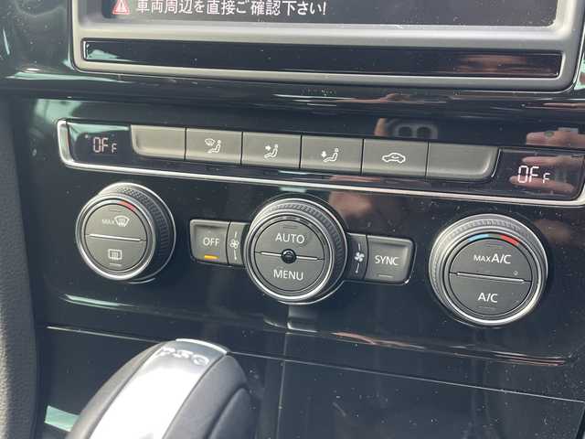 フォルクスワーゲン ゴルフ TSIハイライン 山口県 2017(平29)年 1.9万km ピュアホワイト ワンオーナー　/禁煙車　/純正HDDナビ/AM/FM/CD/DVD/Bluetooth/フルセグTV/バックカメラ　/スマートキー×２　/左右独立式エアコン　/オートクルーズコントロール　/純正フロアマット　/ＬＥＤヘッドライト　/レーンキープアシスト　/オートライト　/純正１７インチアルミホイール　/ＥＴＣ