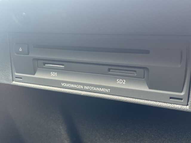 フォルクスワーゲン ゴルフ TSIハイライン 山口県 2017(平29)年 1.9万km ピュアホワイト ワンオーナー　/禁煙車　/純正HDDナビ/AM/FM/CD/DVD/Bluetooth/フルセグTV/バックカメラ　/スマートキー×２　/左右独立式エアコン　/オートクルーズコントロール　/純正フロアマット　/ＬＥＤヘッドライト　/レーンキープアシスト　/オートライト　/純正１７インチアルミホイール　/ＥＴＣ