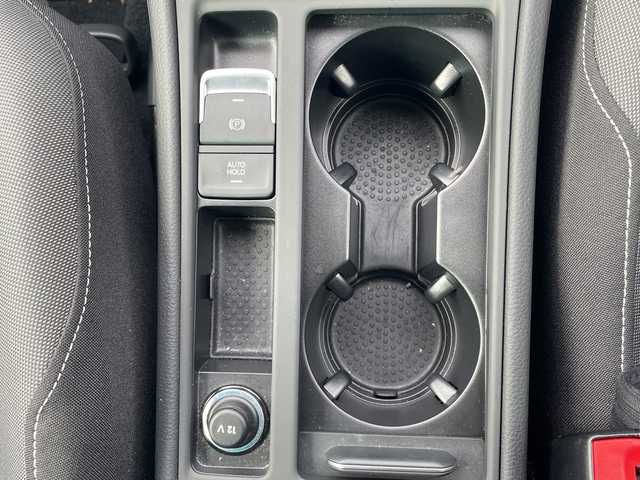 フォルクスワーゲン ゴルフ TSIハイライン 山口県 2017(平29)年 1.9万km ピュアホワイト ワンオーナー　/禁煙車　/純正HDDナビ/AM/FM/CD/DVD/Bluetooth/フルセグTV/バックカメラ　/スマートキー×２　/左右独立式エアコン　/オートクルーズコントロール　/純正フロアマット　/ＬＥＤヘッドライト　/レーンキープアシスト　/オートライト　/純正１７インチアルミホイール　/ＥＴＣ