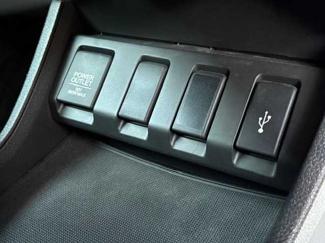 ホンダ ヴェゼル ハイブリッド X ホンダセンシング 大阪府 2018(平30)年 5.6万km クリスタルブラックパール 純正ナビ/フルセグ/バックカメラ/Bluetooth/CD/DVD/ホンダセンシング/パドルシフト/ドライブレコーダー/ビルトインETC/LEDヘッドライト/電子パーキング/プッシュスタート/スマートキー×2