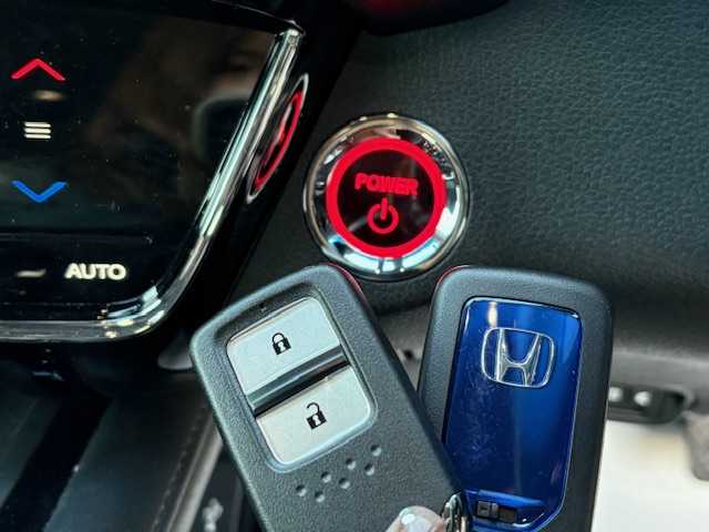 ホンダ ヴェゼル ハイブリッド X ホンダセンシング 大阪府 2018(平30)年 5.6万km クリスタルブラックパール 純正ナビ/フルセグ/バックカメラ/Bluetooth/CD/DVD/ホンダセンシング/パドルシフト/ドライブレコーダー/ビルトインETC/LEDヘッドライト/電子パーキング/プッシュスタート/スマートキー×2