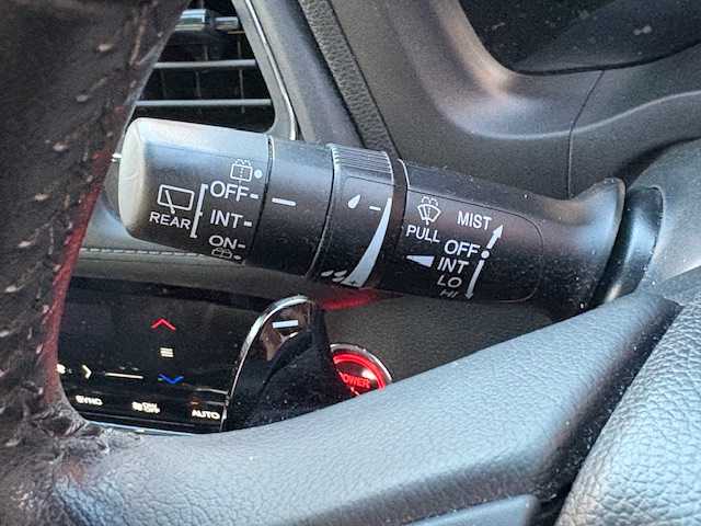 ホンダ ヴェゼル ハイブリッド X ホンダセンシング 大阪府 2018(平30)年 5.6万km クリスタルブラックパール 純正ナビ/フルセグ/バックカメラ/Bluetooth/CD/DVD/ホンダセンシング/パドルシフト/ドライブレコーダー/ビルトインETC/LEDヘッドライト/電子パーキング/プッシュスタート/スマートキー×2