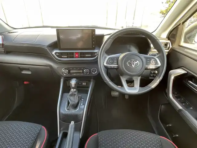 トヨタ ライズ Z 大阪府 2020(令2)年 6.9万km ブラックマイカメタリック/シャイニングホワイトパール トヨタセーフティセンス/・アダプティクブクルーズコントロール/・プリクラッシュセーフティ/・クリアランスソナー/・ブラインドスポットモニタ/・リヤクロストラフィックアラート/スマートアシスト/純正ナビ/・Bluetooth/フルセグTV/USB/ラジオ/　AppleCarPlay/主要装備/・アラウンドビューモニター/・横滑り防止装置/・LEDヘッドライト/・フォグランプ/リアフォグランプ/・シートヒーター/・ダブルサイド+カーテンエアバック/・ドライブレコーダー前/・ETC/・社外AWスタッドレスタイヤ付き