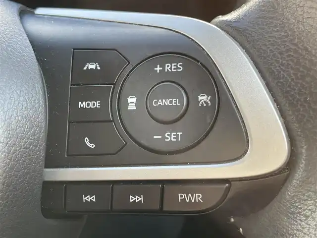 トヨタ ライズ Z 大阪府 2020(令2)年 6.9万km ブラックマイカメタリック/シャイニングホワイトパール トヨタセーフティセンス/・アダプティクブクルーズコントロール/・プリクラッシュセーフティ/・クリアランスソナー/・ブラインドスポットモニタ/・リヤクロストラフィックアラート/スマートアシスト/純正ナビ/・Bluetooth/フルセグTV/USB/ラジオ/　AppleCarPlay/主要装備/・アラウンドビューモニター/・横滑り防止装置/・LEDヘッドライト/・フォグランプ/リアフォグランプ/・シートヒーター/・ダブルサイド+カーテンエアバック/・ドライブレコーダー前/・ETC/・社外AWスタッドレスタイヤ付き