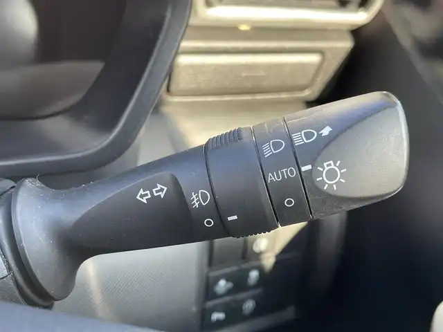 トヨタ ライズ Z 大阪府 2020(令2)年 6.9万km ブラックマイカメタリック/シャイニングホワイトパール トヨタセーフティセンス/・アダプティクブクルーズコントロール/・プリクラッシュセーフティ/・クリアランスソナー/・ブラインドスポットモニタ/・リヤクロストラフィックアラート/スマートアシスト/純正ナビ/・Bluetooth/フルセグTV/USB/ラジオ/　AppleCarPlay/主要装備/・アラウンドビューモニター/・横滑り防止装置/・LEDヘッドライト/・フォグランプ/リアフォグランプ/・シートヒーター/・ダブルサイド+カーテンエアバック/・ドライブレコーダー前/・ETC/・社外AWスタッドレスタイヤ付き