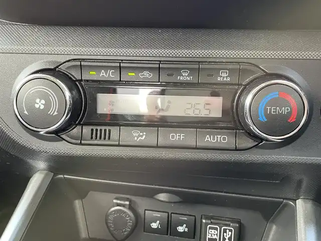 トヨタ ライズ Z 大阪府 2020(令2)年 6.9万km ブラックマイカメタリック/シャイニングホワイトパール トヨタセーフティセンス/・アダプティクブクルーズコントロール/・プリクラッシュセーフティ/・クリアランスソナー/・ブラインドスポットモニタ/・リヤクロストラフィックアラート/スマートアシスト/純正ナビ/・Bluetooth/フルセグTV/USB/ラジオ/　AppleCarPlay/主要装備/・アラウンドビューモニター/・横滑り防止装置/・LEDヘッドライト/・フォグランプ/リアフォグランプ/・シートヒーター/・ダブルサイド+カーテンエアバック/・ドライブレコーダー前/・ETC/・社外AWスタッドレスタイヤ付き