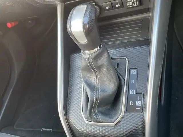 トヨタ ライズ Z 大阪府 2020(令2)年 6.9万km ブラックマイカメタリック/シャイニングホワイトパール トヨタセーフティセンス/・アダプティクブクルーズコントロール/・プリクラッシュセーフティ/・クリアランスソナー/・ブラインドスポットモニタ/・リヤクロストラフィックアラート/スマートアシスト/純正ナビ/・Bluetooth/フルセグTV/USB/ラジオ/　AppleCarPlay/主要装備/・アラウンドビューモニター/・横滑り防止装置/・LEDヘッドライト/・フォグランプ/リアフォグランプ/・シートヒーター/・ダブルサイド+カーテンエアバック/・ドライブレコーダー前/・ETC/・社外AWスタッドレスタイヤ付き