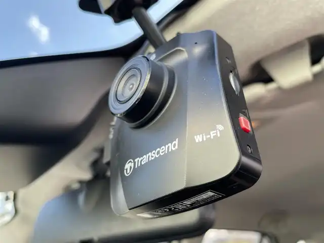 トヨタ ライズ Z 大阪府 2020(令2)年 6.9万km ブラックマイカメタリック/シャイニングホワイトパール トヨタセーフティセンス/・アダプティクブクルーズコントロール/・プリクラッシュセーフティ/・クリアランスソナー/・ブラインドスポットモニタ/・リヤクロストラフィックアラート/スマートアシスト/純正ナビ/・Bluetooth/フルセグTV/USB/ラジオ/　AppleCarPlay/主要装備/・アラウンドビューモニター/・横滑り防止装置/・LEDヘッドライト/・フォグランプ/リアフォグランプ/・シートヒーター/・ダブルサイド+カーテンエアバック/・ドライブレコーダー前/・ETC/・社外AWスタッドレスタイヤ付き