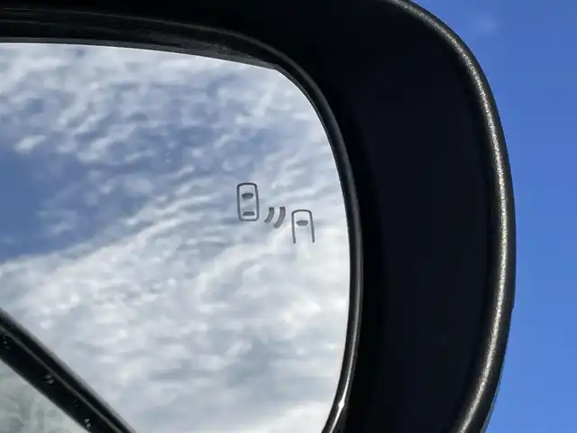 トヨタ ライズ Z 大阪府 2020(令2)年 6.9万km ブラックマイカメタリック/シャイニングホワイトパール トヨタセーフティセンス/・アダプティクブクルーズコントロール/・プリクラッシュセーフティ/・クリアランスソナー/・ブラインドスポットモニタ/・リヤクロストラフィックアラート/スマートアシスト/純正ナビ/・Bluetooth/フルセグTV/USB/ラジオ/　AppleCarPlay/主要装備/・アラウンドビューモニター/・横滑り防止装置/・LEDヘッドライト/・フォグランプ/リアフォグランプ/・シートヒーター/・ダブルサイド+カーテンエアバック/・ドライブレコーダー前/・ETC/・社外AWスタッドレスタイヤ付き